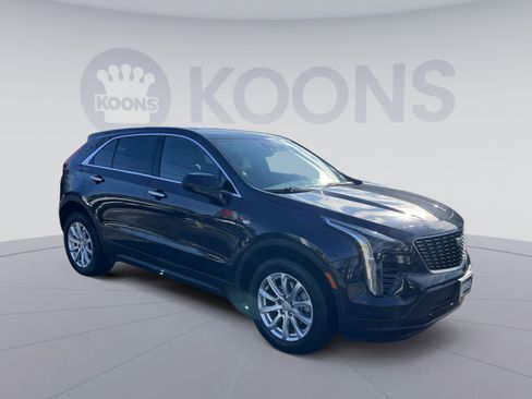 Used 2022 Cadillac XT4 Luxury w/ Cold Weather Package image 10