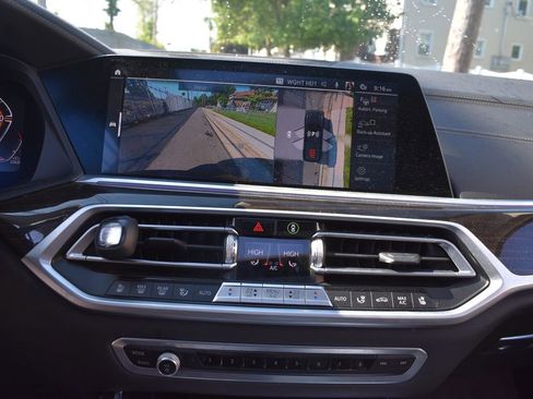 Used 2021 BMW X7 xDrive40i w/ Premium Package AWD/4WD image 16