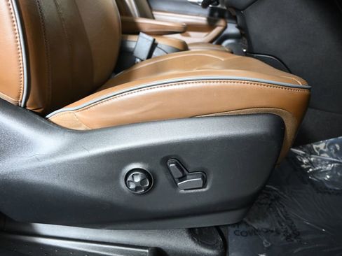 Used 2017 Chrysler Pacifica Limited FWD image 14