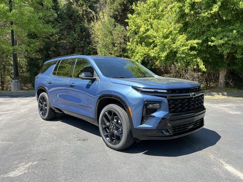 New 2026 Chevrolet Traverse RS FWD image 2