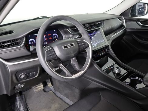 Used 2023 Jeep Grand Cherokee Laredo image 25