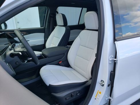 New 2026 Chevrolet Traverse High Country w/ LPO, Floor Liner Package image 32