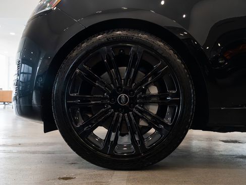 Used 2024 Land Rover Range Rover SE image 7