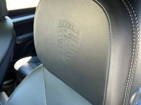Certified 2025 Porsche Cayenne E-Hybrid AWD/4WD image 35
