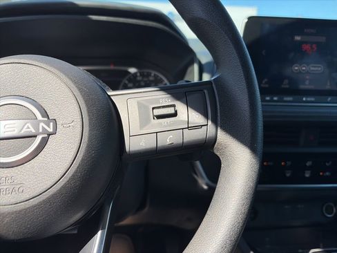 Used 2024 Nissan Rogue S image 18