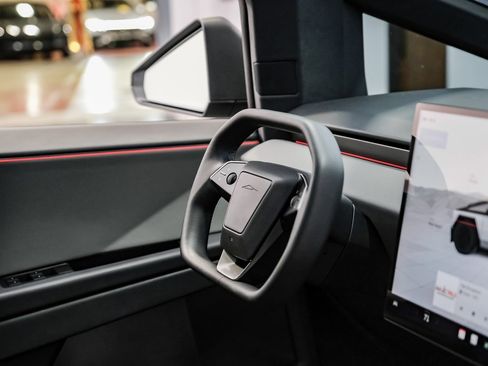 Used 2024 Tesla Cybertruck AWD Crew Cab image 15