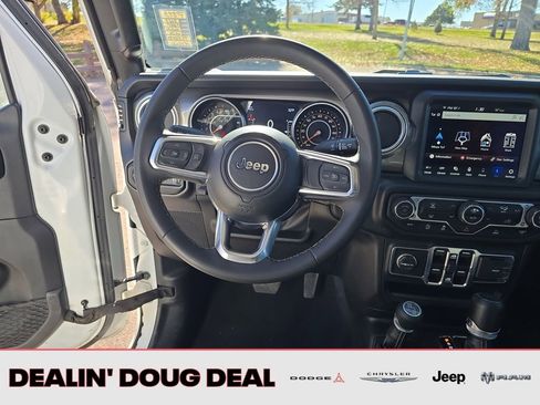 Used 2023 Jeep Gladiator Overland image 14