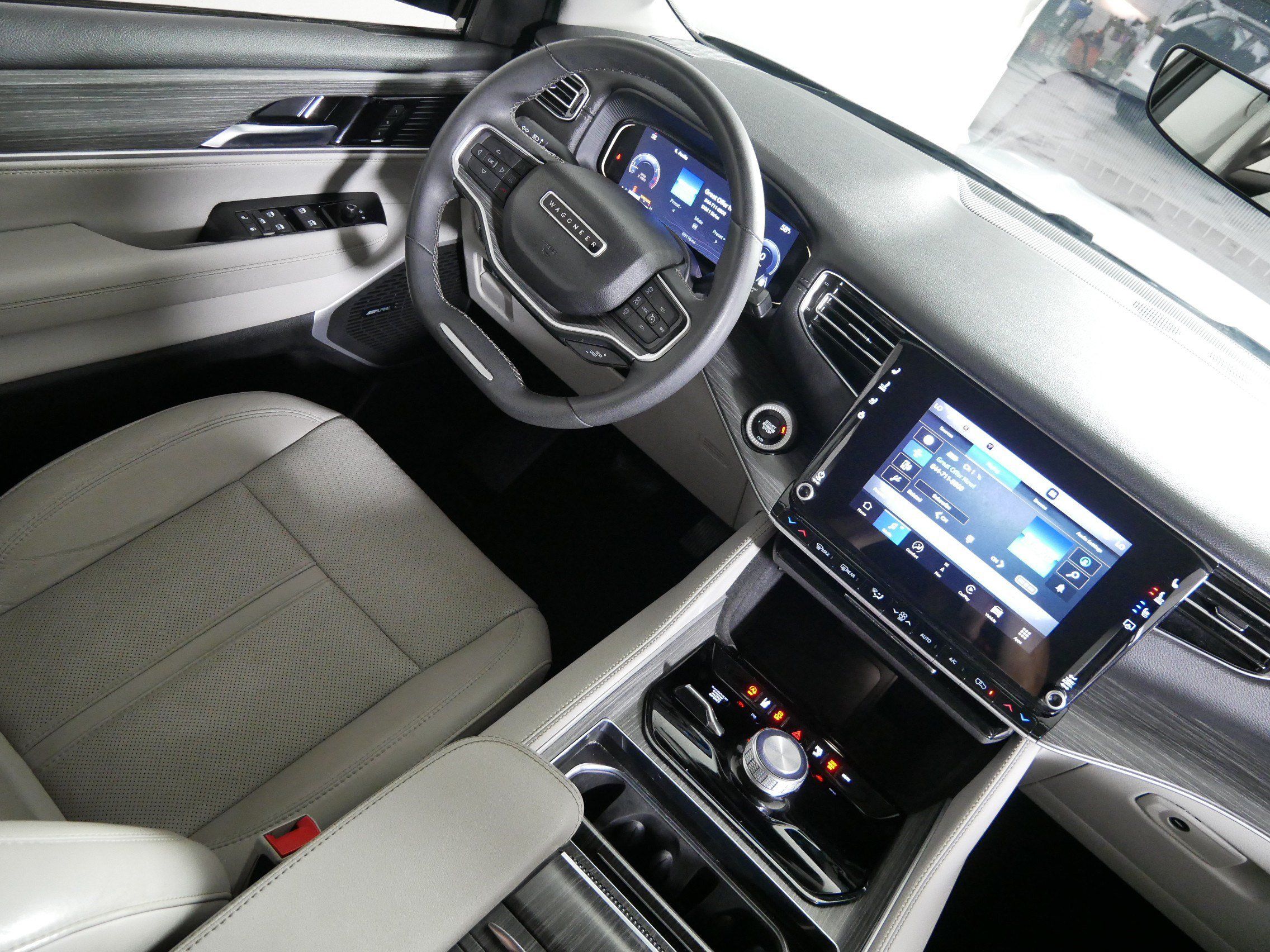 Used 2023 Jeep Wagoneer L Series II AWD/4WD image 9