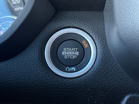 New 2026 RAM 1500 4x4 Crew Cab image 21