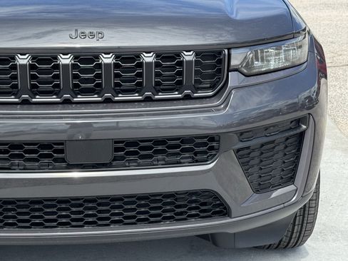 New 2026 Jeep Grand Cherokee Altitude RWD image 5
