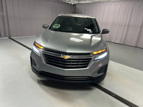 Used 2024 Chevrolet Equinox LS w/ LS Convenience Package FWD image 2