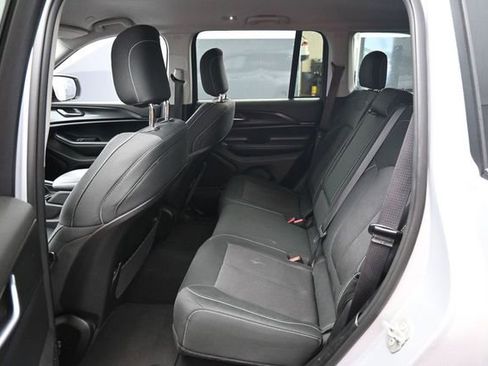 Used 2024 Jeep Grand Cherokee Laredo AWD/4WD image 13