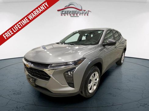 Used 2024 Chevrolet Trax LS FWD image 4