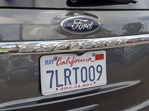 Used 2015 Ford Explorer XLT FWD image 13
