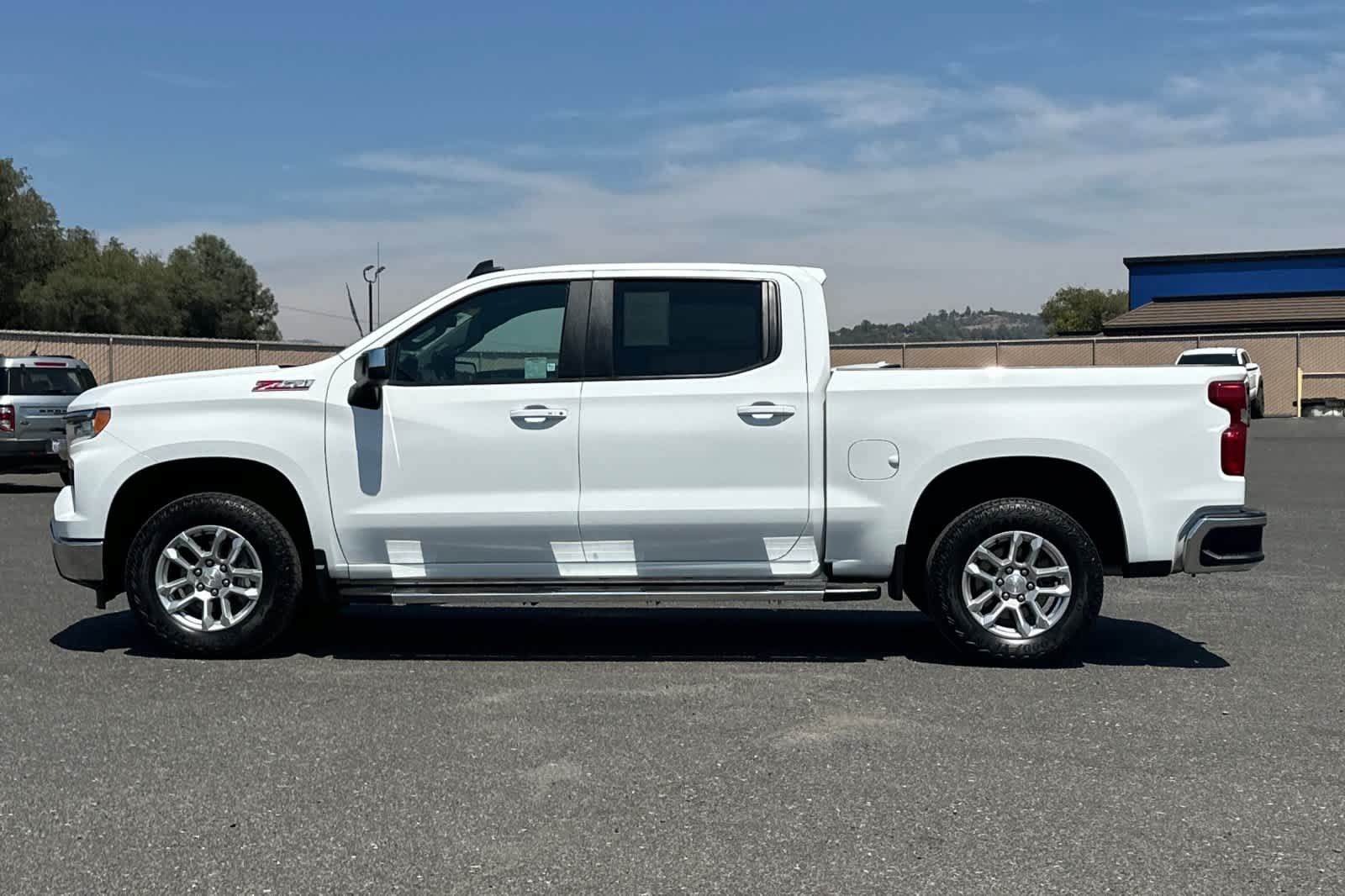 Used 2025 Chevrolet Silverado 1500 LT AWD/4WD image 6