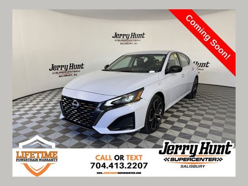 Used 2025 Nissan Altima 2.5 SR image 1