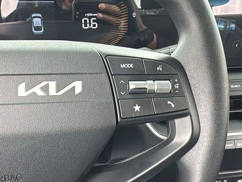 New 2025 Kia K4 LXS image 20