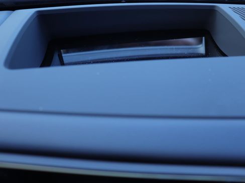 Used 2025 BMW 530i w/ Executive Package image 29