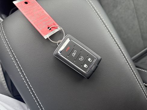 New 2025 Jeep Grand Cherokee Altitude image 30