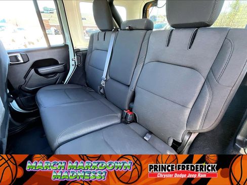 Used 2023 Jeep Wrangler Unlimited w/ Cold Weather Group image 21