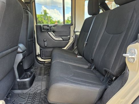 Used 2018 Jeep Wrangler Unlimited Sport w/ Connectivity Group AWD/4WD image 16