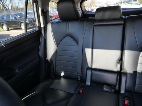 Certified 2024 Toyota Highlander XLE AWD/4WD image 13