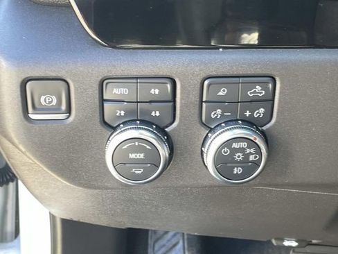 Used 2022 GMC Sierra 1500 Elevation w/ Elevation Premium Package image 17