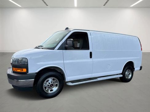 Used 2023 GMC Savana 2500 image 1