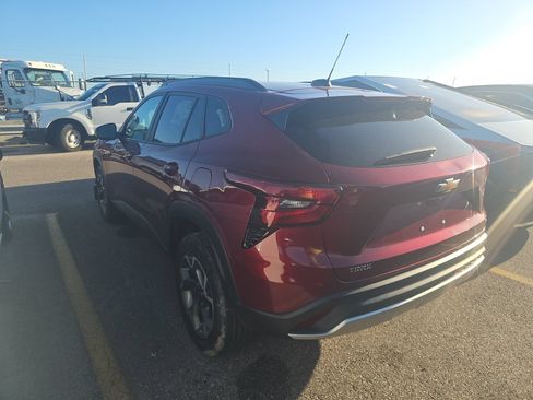 Used 2024 Chevrolet Trax LT FWD image 7