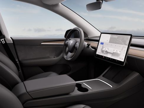Certified 2023 Tesla Model Y Long Range AWD/4WD image 3