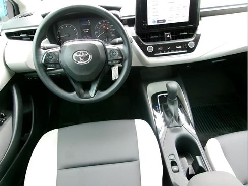 Used 2025 Toyota Corolla LE FWD image 11