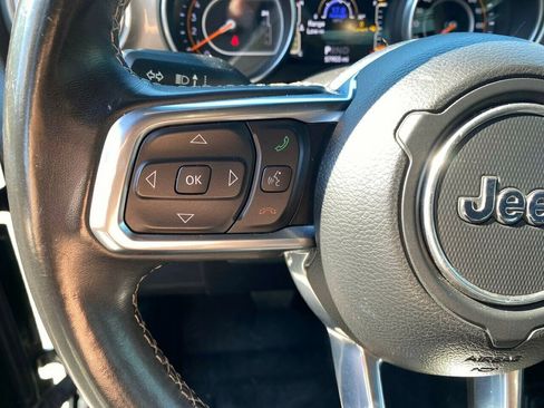 Used 2019 Jeep Wrangler Unlimited Sahara image 20