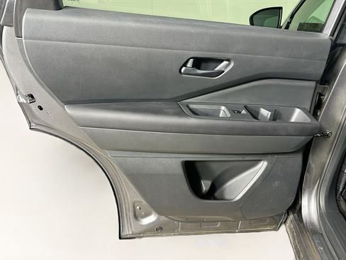 Used 2025 Nissan Pathfinder SV FWD image 25