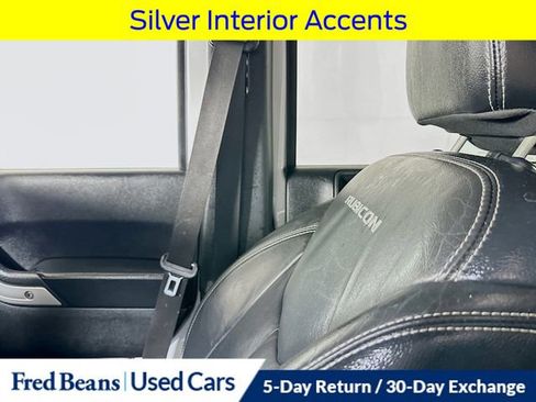 Used 2016 Jeep Wrangler Unlimited Rubicon image 25