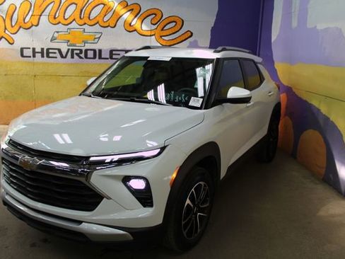 Used 2025 Chevrolet TrailBlazer LT AWD/4WD image 4