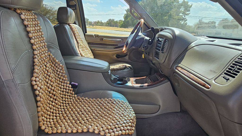 Used 2000 Lincoln Navigator 2WD image 10