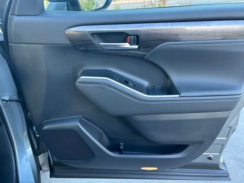 Used 2026 Toyota Highlander Limited AWD/4WD image 27
