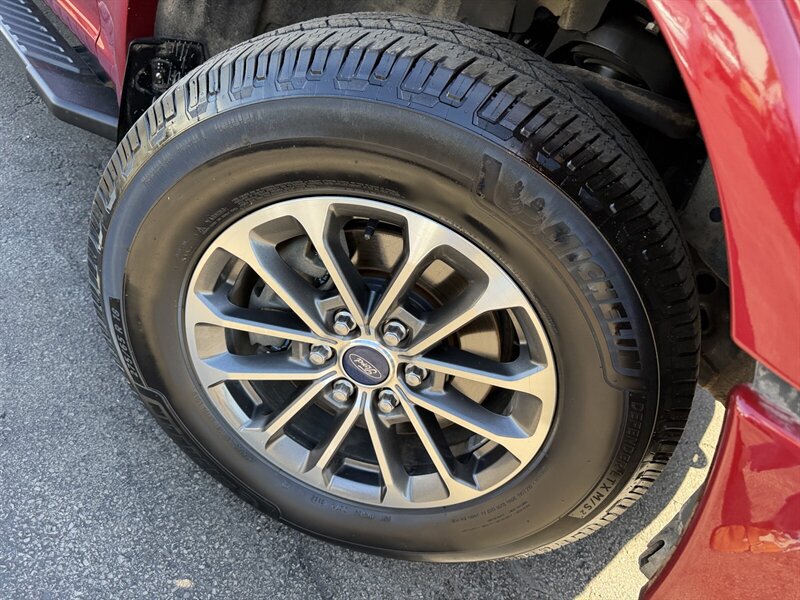 Used 2018 Ford F150 XLT w/ Equipment Group 302A Luxury AWD/4WD image 10