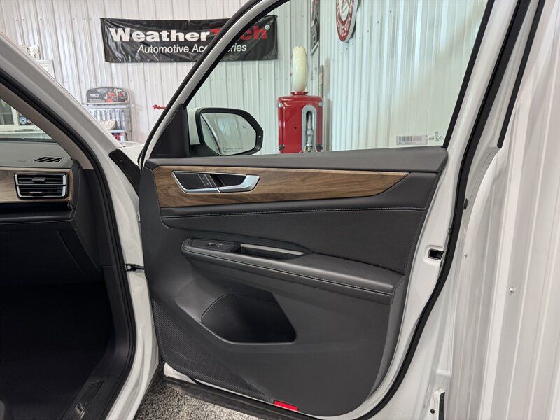 Used 2024 Volkswagen Atlas SE AWD/4WD image 20