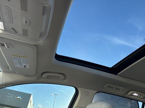 Used 2022 Cadillac XT6 Premium Luxury w/ Technology Package image 10