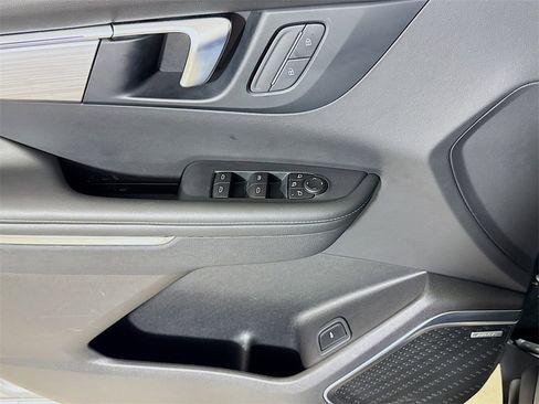 Used 2025 Buick Enclave Preferred image 16