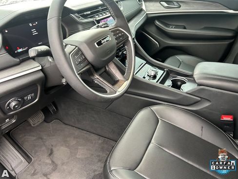 Certified 2025 Jeep Grand Cherokee L Limited w/ Luxury Tech Group II AWD/4WD image 19