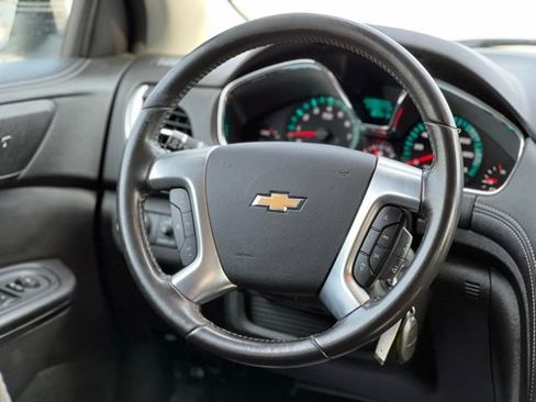 Used 2017 Chevrolet Traverse LT w/ Style and Technology Package image 29