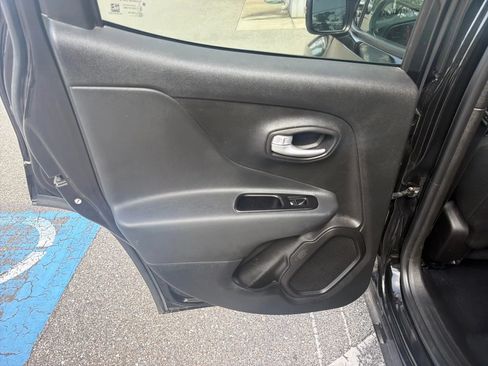 Used 2023 Jeep Renegade Trailhawk AWD/4WD image 16