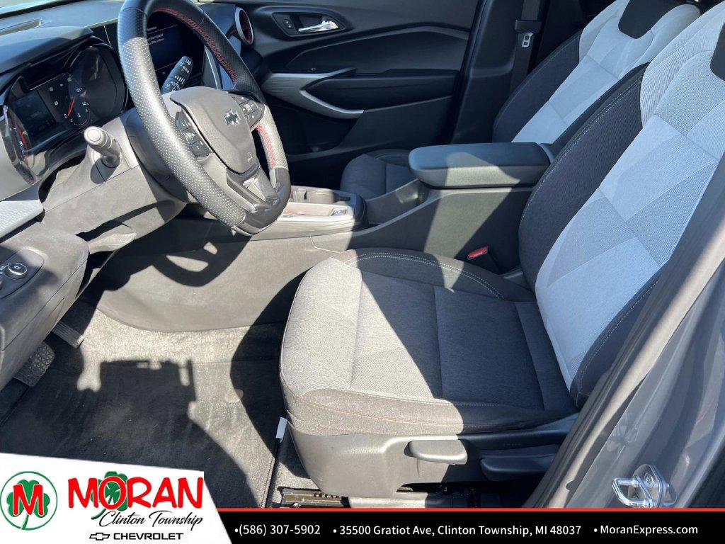 Used 2024 Chevrolet Trax RS w/ Driver Confidence Package FWD image 17