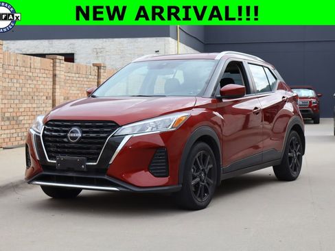 Used 2022 Nissan Kicks SV FWD image 1