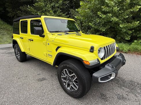 Used 2024 Jeep Wrangler Unlimited Sahara w/ Technology Group AWD/4WD image 4