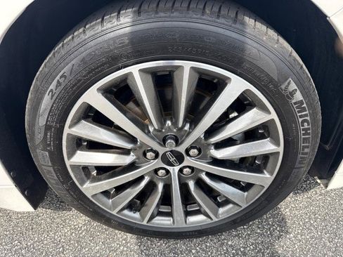 Used 2020 Lincoln MKZ FWD image 9
