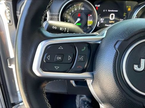 Used 2022 Jeep Wrangler Unlimited Sahara w/ Cold Weather Group AWD/4WD image 11