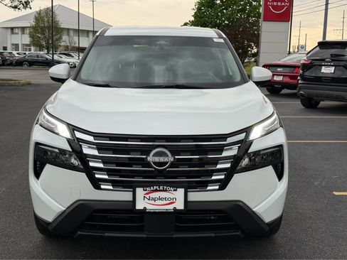 Used 2025 Nissan Rogue SV AWD/4WD image 2